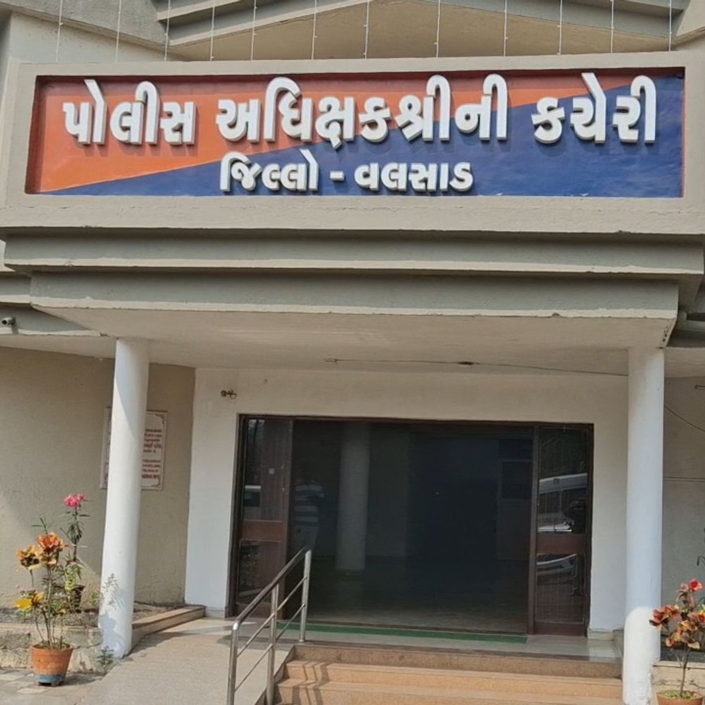 વલસાડમાં 12 PSIની આંતરિક બદલી:વહીવટી સરળતા માટે SPએ 12 બિનહથિયારી PSIની બદલીના હુકમ કર્યા, નવી જગ્યાએ તાત્કાલિક હાજર થવા આદેશ