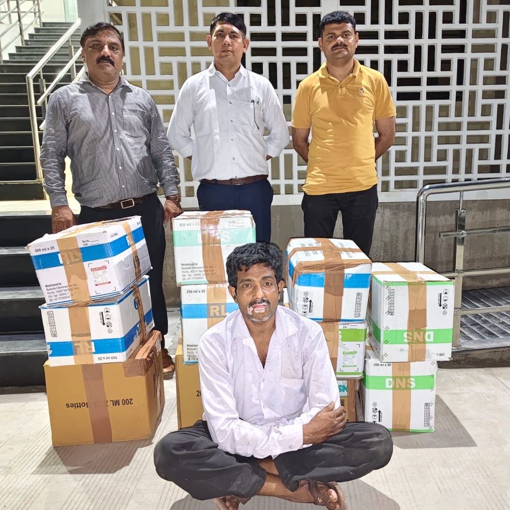 બોગસ ડોક્ટર 12 સુધી ભણ્યો:વડોદરા ગ્રામ્ય SOGએ રાયપુરામાંથી બોગસ તબીબને ઝડપી રૂપિયા 87 હજારથી વધુનો મુદ્દામાલ જપ્ત કર્યો; ત્રણ વર્ષ અગાઉ પકડાયા બાદ ફરી પ્રેક્ટિસ શરૂ કરી