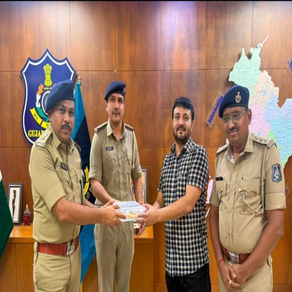 મોડાસામાં 22.50 લાખના સોનાના ઘરેણા ચોરનાર કામવાળી મહિલા ઝડપાઈ, માલિકને પરત અપાયા