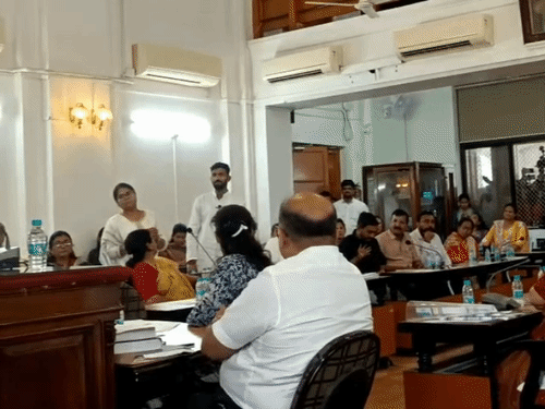 'જ્યાં ભ્રષ્ટાચાર ત્યાં બાળકોનો ભોગ':હરણી કાંડ બાદ ન્યૂ એરા સ્કૂલ મુદ્દે વિપક્ષના આકરા પ્રહાર, દૂષિત પાણીના પ્રશ્ને ડેપ્યુટી મેયર લાલઘૂમ; પાલિકાની સામાન્ય સભામાં હોબાળો