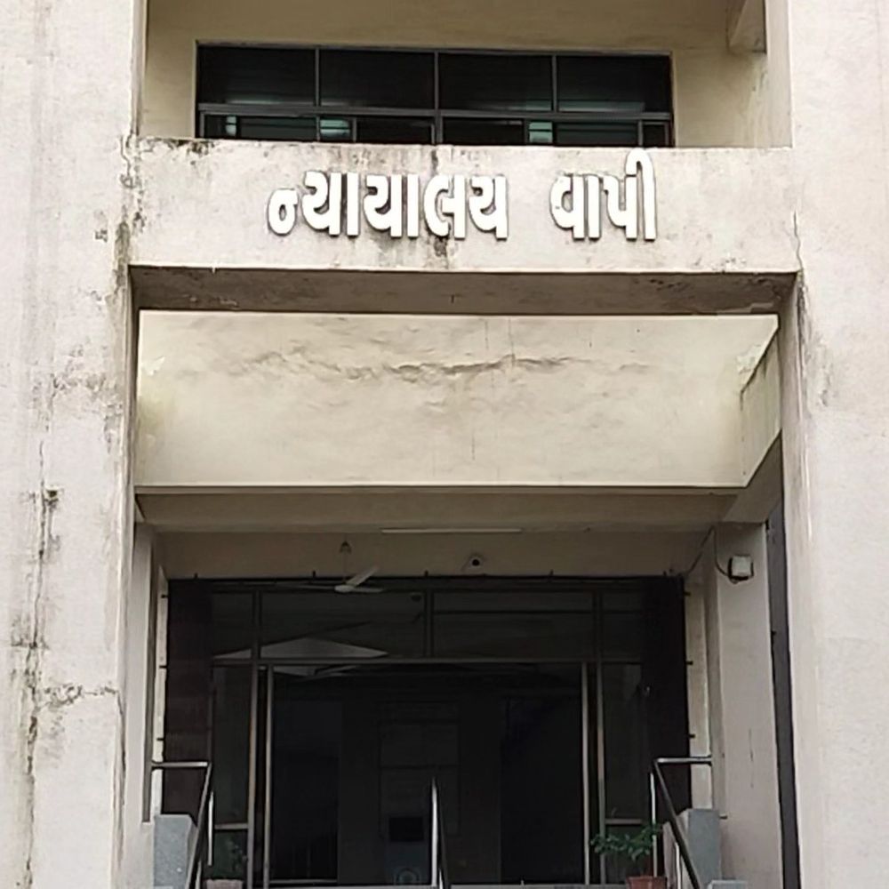 વાપીમાં કાકા દ્વારા 10 વર્ષની ભત્રીજી સાથે જાતીય સતામણી:સ્પેશિયલ પોક્સો કોર્ટે આરોપીને જામીન આપવાનો ઈનકાર કર્યો