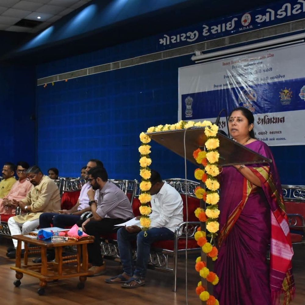 વલસાડમાં સમરસ વિદ્યા સેતુ અભિયાનનો કાર્યક્રમ:શિક્ષણના સર્વાંગી વિકાસ માટે સંકલ્પ મજબૂત કરાયો
