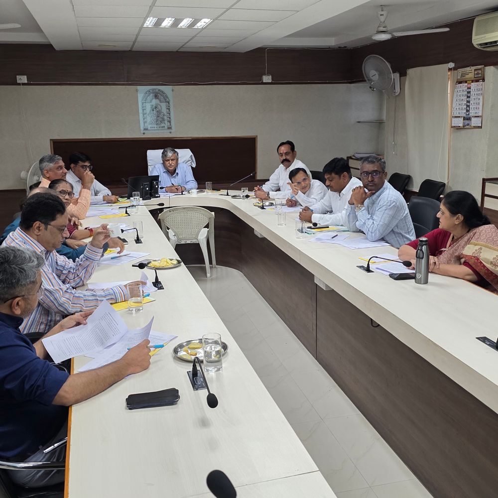 હેમચંદ્રાચાર્ય યુનિવર્સિટીમાં મહના નિર્ણયો લેવાયા:NEP માળખું, SBI MoU, ₹50માં હોસ્ટેલ સુવિધાને મંજૂરી