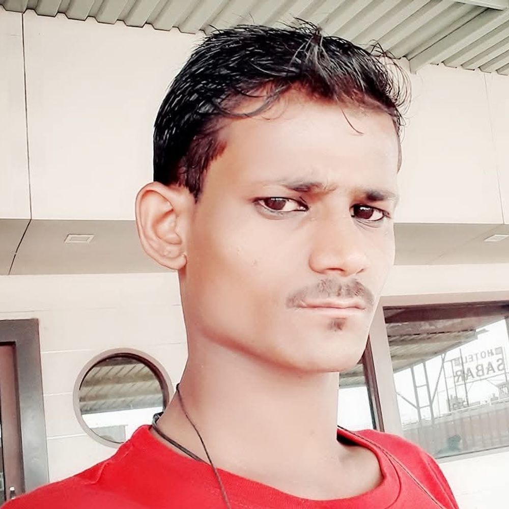 શહેરમાં બાળકને મારવાની ના પાડવાની અદાવતમાં ખૂની ખેલ:5 દિવસ જૂની તકરારમાં ઘરમાં ઘૂસી તલવાર-ચાકુ મારી યુવકની હત્યા, પરિવાર પર હુમલામાં 3 ઈજાગ્રસ્ત; સગીર સહિત 5 ઝડપાયા