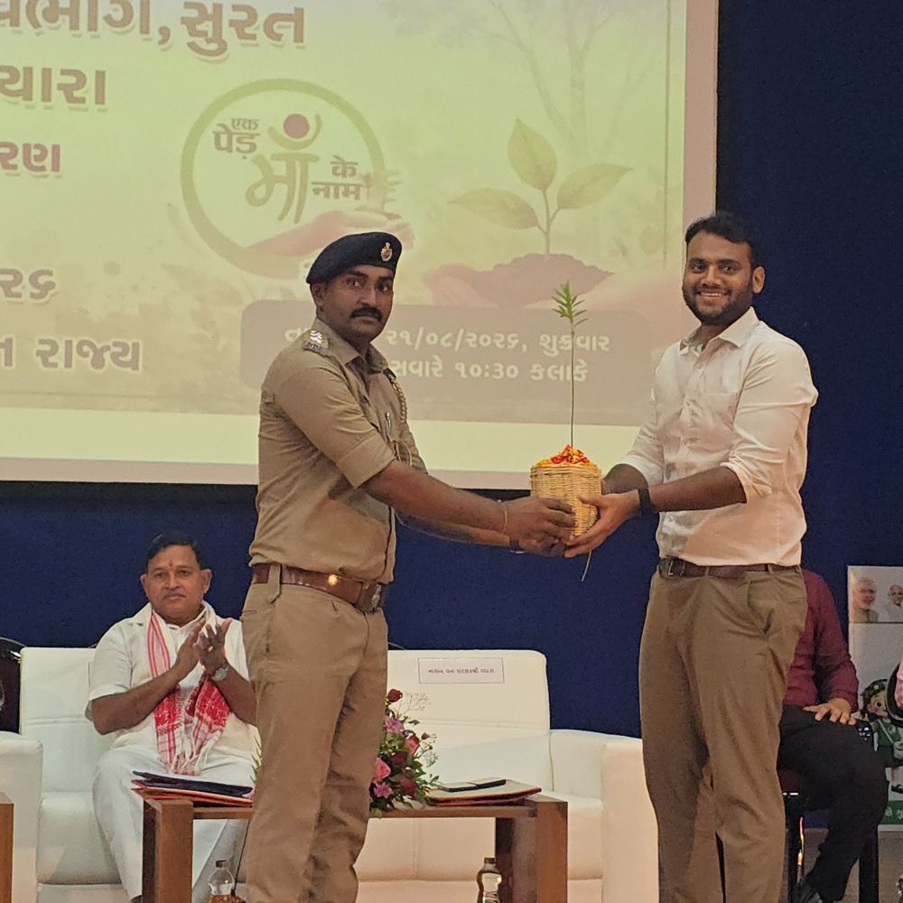 વ્યારામાં 77મો જિલ્લા વન મહોત્સવ ઉજવાયો:મંત્રી ડો. જયરામ ગામીતની અધ્યક્ષતામાં હરિયાળું તાપી બનાવવાનો સંકલ્પ