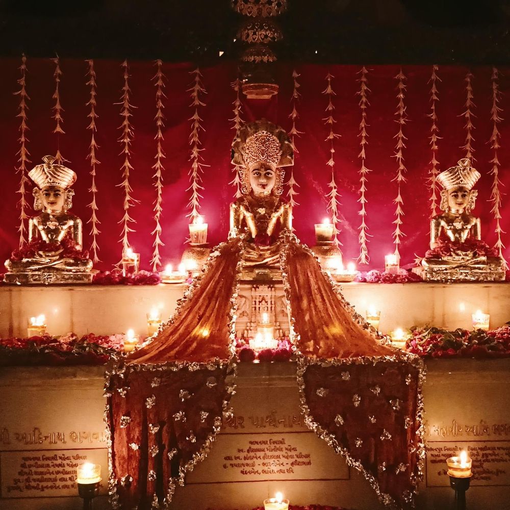 જામનગરના શંખેશ્વર પાર્શ્વનાથ દેરાસરમાં નિર્વાણ કલ્યાણ ઉજવાયું:પ્રભુ મિલન, સોનાની આંગી અને વિશિષ્ટ મંત્રોચ્ચાર સાથે ભક્તિનું આયોજન