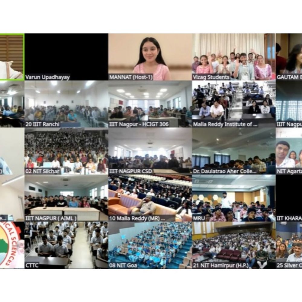 ગુરુદેવ શ્રી શ્રી રવિશંકરે Gen Z ના પ્રશ્નોના આપ્યા જવાબ:નેશનલ ઇન્ડક્શન 7.0માં કોરિયન હાર્ટથી લઈને રાત્રે 2 વાગ્યા સુધી ચાલતા અતિશય વિચારો, ‘સિચ્યુએશનશિપ’થી લઈને ‘સોલમેટ’ વિષે વિવિધ પ્રશ્નો પૂછ્યા