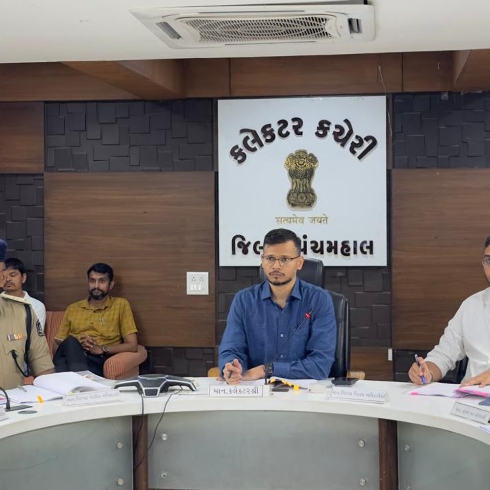 પંચમહાલમાં સંકલન સમિતિની બેઠક યોજાઈ:કલેક્ટરે જનપ્રતિનિધિઓના પ્રશ્નોના નિરાકરણ માટે સૂચનો કર્યા