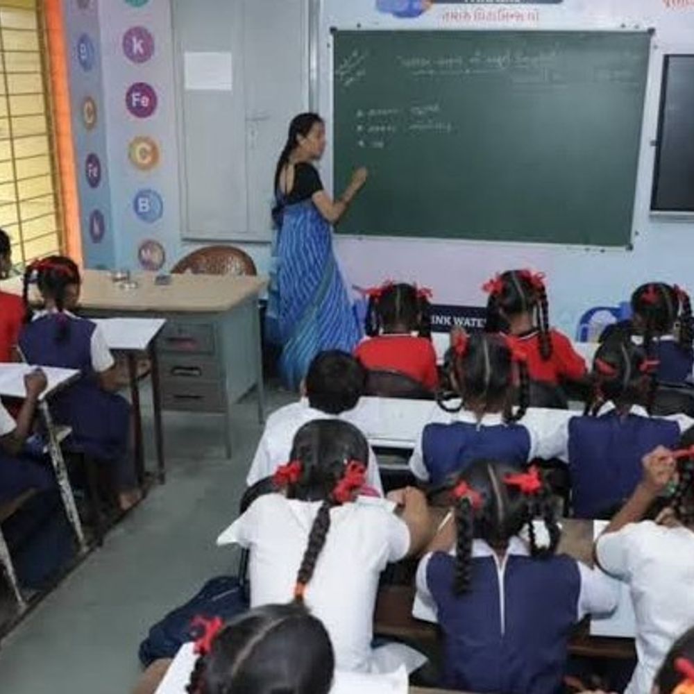 સરકારી શાળાઓમાં કોંગ્રેસના નેતાઓની મુલાકાત સામે પ્રાથમિક શૈક્ષણિક મહાસંઘનો વિરોધ:શિક્ષકોને હેરાન કરતા હોવાનો આક્ષેપ, શાળાની મુલાકાત માટે સ્પષ્ટ માર્ગદર્શિકા બહાર પાડવા શિક્ષણમંત્રીને પત્ર લખી રજૂઆત