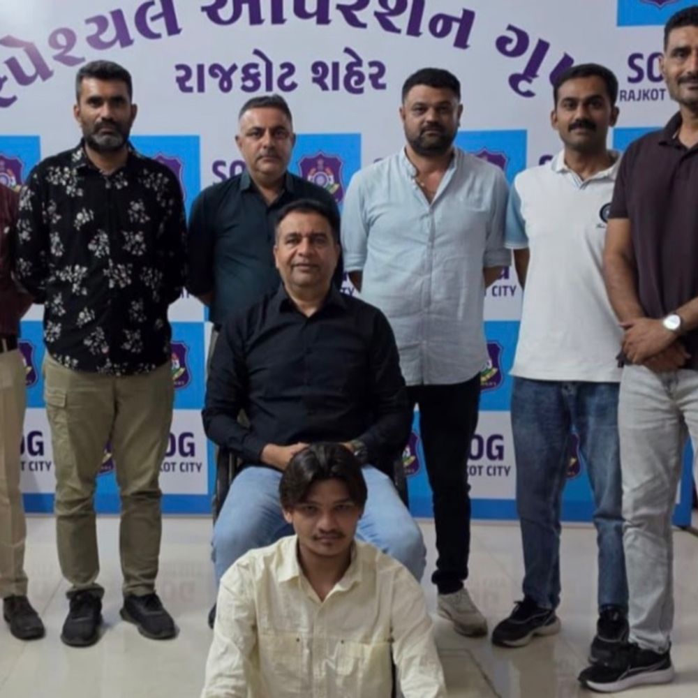 રાજકોટમાં ગેરકાયદે હથિયારોનો રાફડો ફાટ્યો:SOG દ્વારા ગેરકાયદે હથિયાર સાથે પારસ ઉર્ફે પારલેજીની ધરપકડ કરાઈ, શહેર પોલીસે છેલ્લા એક મહિનામાં 57 હથિયારો ઝડપી પાડ્યા