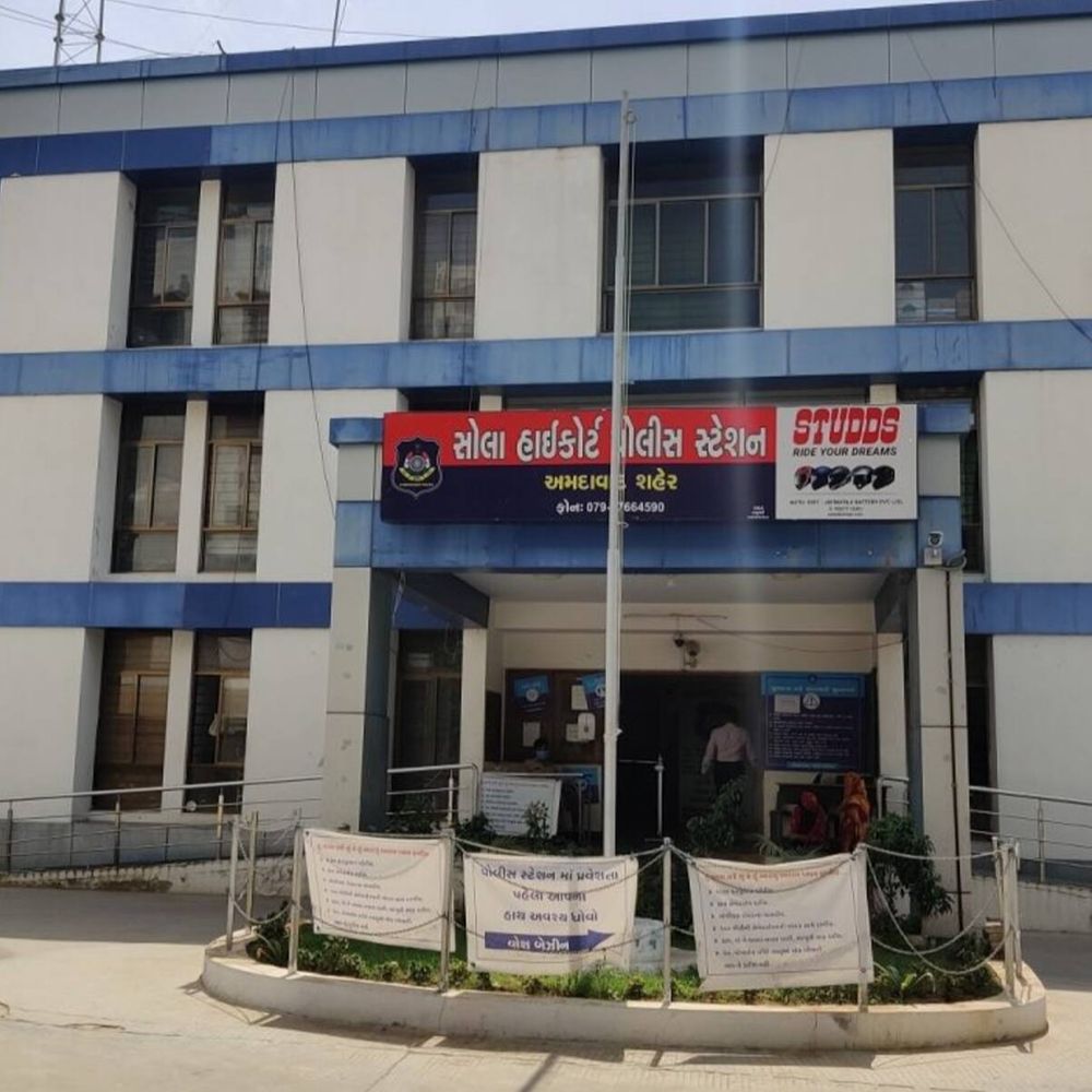 ઘાટલોડિયાના ડોકટર પાસેથી બ્રોકરે 1.20 લાખ પડાવ્યા:અમેરિકાની પાર્ટીને ઘર લેવાનું જણાવી દલાલી અને પોલિસીના નામે રૂપિયા પડાવ્યા