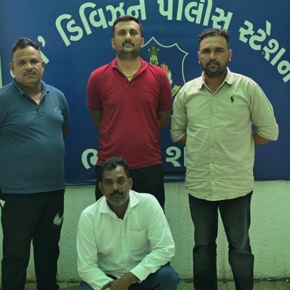 ભરૂચ પોલીસે મુંબઈથી બે આરોપીને ઝડપ્યા:સાયબર ફ્રોડના ગુનામાં અને 3 વર્ષથી ફરાર વોરંટના આરોપીને પોલીસે ઝડપી લીધા