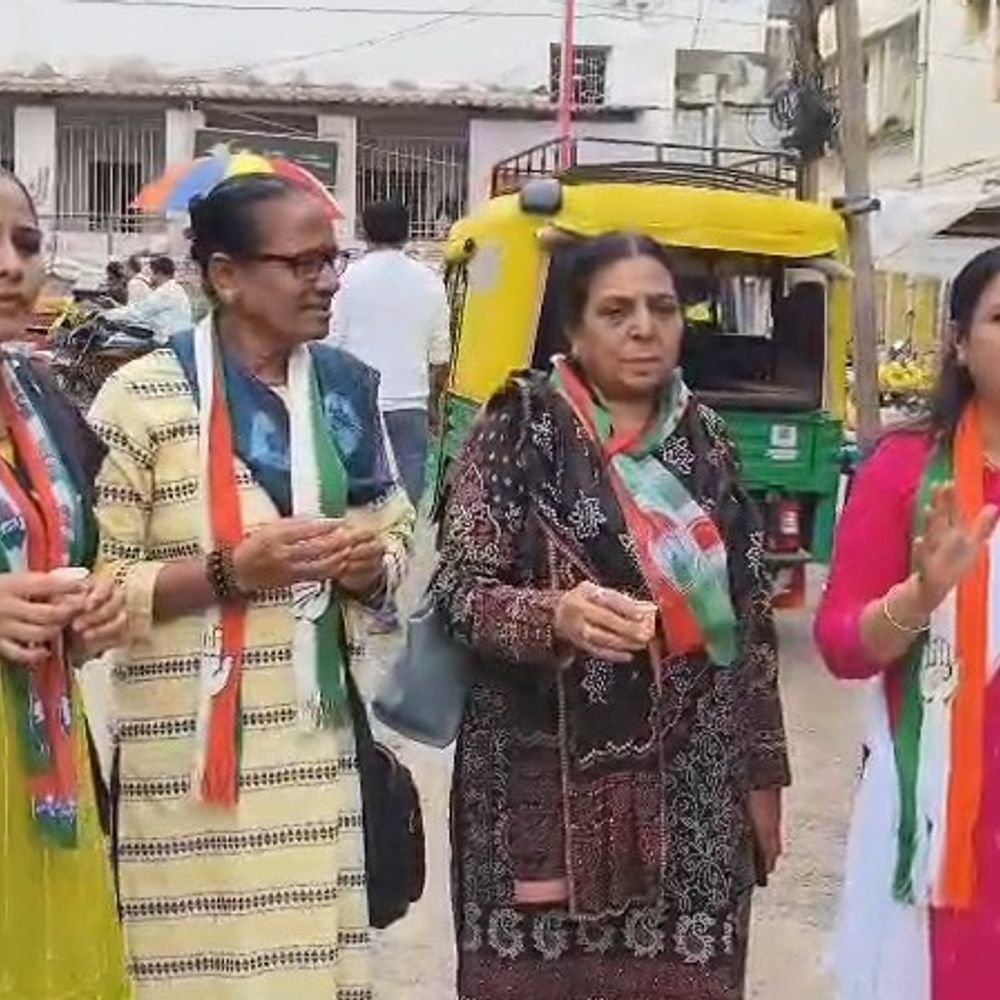 'લોકોને ખાંડનો ભાવ સાંભળીને જ ડાયાબિટીસ થઈ જશે':જૂનાગઢમાં મહિલા કોંગ્રેસે મોળી ચા બનાવીને લોકોને પીવડાવી વિરોધ કર્યો, ખાંડના ભાવવધારાને અંકુશમાં રાખવા માગ