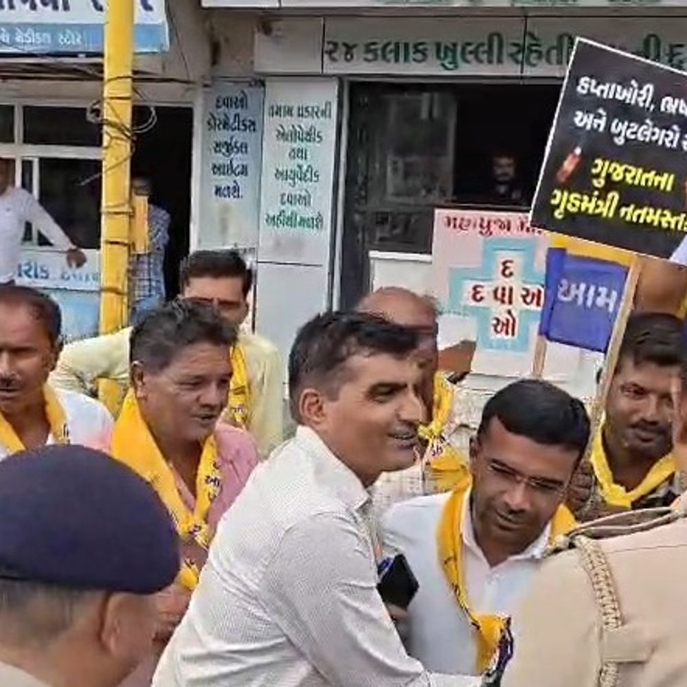 લઠ્ઠાકાંડ મામલે આમ આદમી પાર્ટીએ કર્યો ઊગ્ર વિરોધ:ભાવનગરમાં લઠ્ઠાકાંડથી 9 લોકોનાં મોત, આપ નેતા એ કહ્યું આ લઠ્ઠાકાંડ નથી પણ 'દારૂકાંડ' છે, હર્ષ સંઘવી રાજીનામું આપે તેવી આપની માંગ