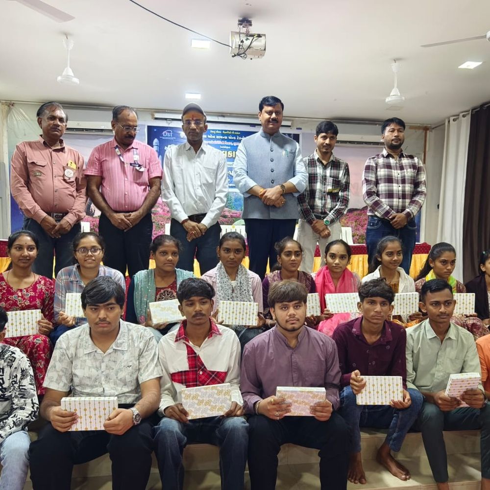 સુરેન્દ્રનગરમાં રાષ્ટ્રીય અવકાશ દિવસની ઉજવણી:‘સ્પેશ ક્વિઝ 2026’ અને ટેબ્લેટ વિતરણ કાર્યક્રમ યોજાયો