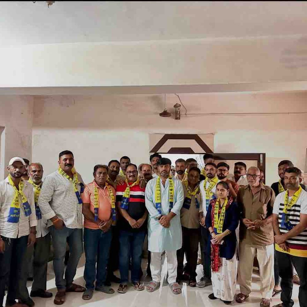 જામજોધપુરમાં કોંગ્રેસના આગેવાનો AAPમાં જોડાયા:ધારાસભ્ય હેમંતભાઈ ખવાની હાજરીમાં પાર્ટીમાં પ્રવેશ કર્યો