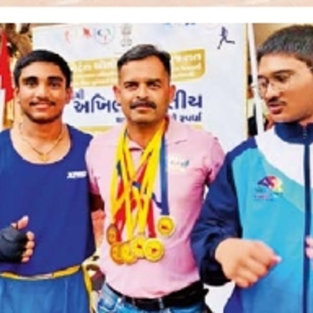 માધાપરના શિક્ષક દિનેશ ડાકી: 400 છાત્રોને રાષ્ટ્રીય સ્તરે પહોંચાડ્યા, 50 લાખથી વધુના ઇનામો
