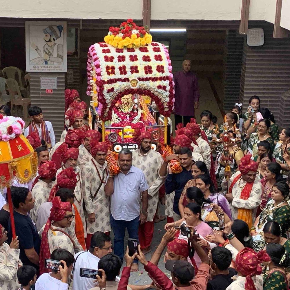 જામનગરમાં સુપ્રસિદ્ધ કાશી વિશ્વનાથ મહાદેવની પાલખી યાત્રા યોજાઈ:કાશી વિશ્વનાથ યુવક મંડળ દ્વારા સતત પાંચ વર્ષેથી આયોજન