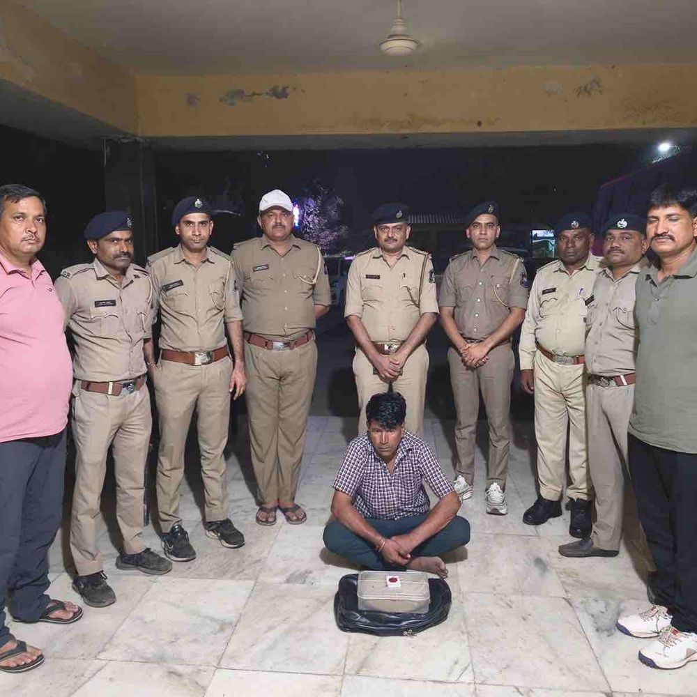 રાજસ્થાનનો શખ્સ પોસડોડાના ભૂકા સાથે ઝડપાયો:અમીરગઢ ચેકપોસ્ટ પરથી 792 ગ્રામ માદક પદાર્થ જપ્ત