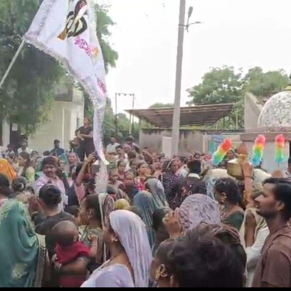 ગદોસણ ખાતે દેવીપૂજક સમાજ દ્વારા ફોટો પ્રાણપ્રતિષ્ઠા મહોત્સવ:શોભાયાત્રા અને રાત્રિ રેગડી સાથે મહોત્સવની પૂર્ણાહુતિ, ગ્રામજનો મોટી સંખ્યામાં જોડાયા