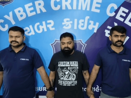 દુબઈની સિટીઝનશિપ ધરાવતો 33 કરોડનો કૌભાંડી લવલી ચેન્નઈથી ઝડપાયો:33 લાખ બેરોજગારોનો ડેટા ચોરી વર્ક ફ્રોમ હોમના નામે ફ્રોડ કર્યું, રિક્ષાચાલક બની પોલીસે દબોચ્યો