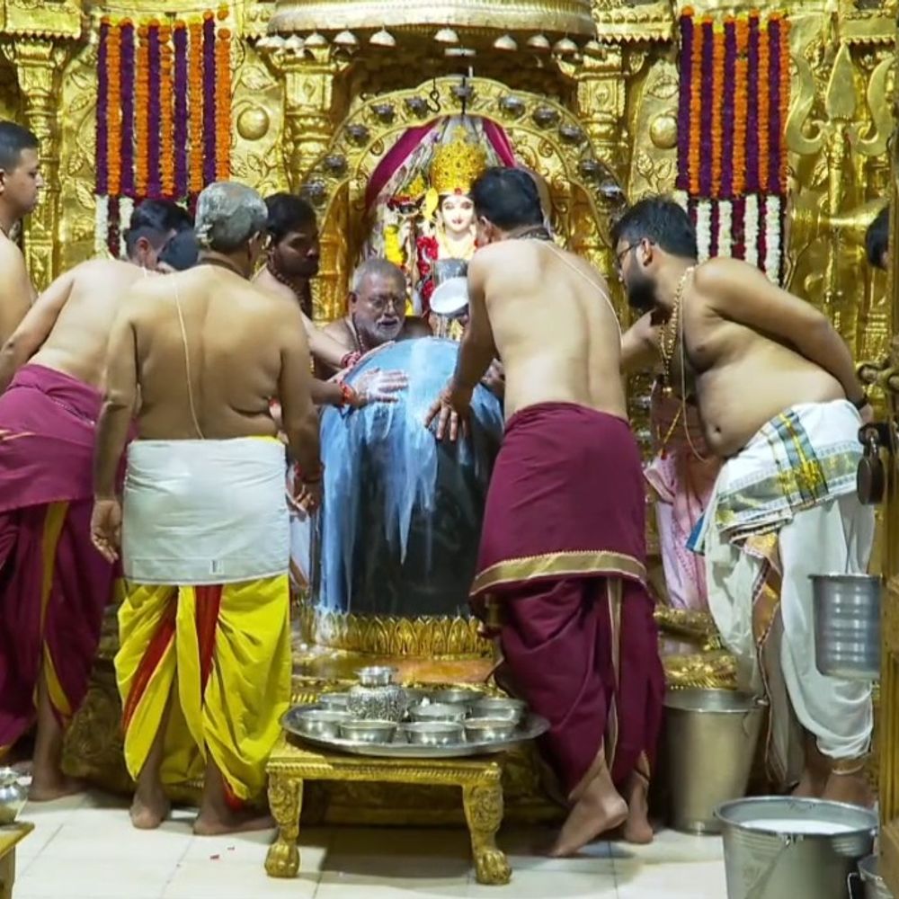 સોમનાથમાં શ્રાવણના બીજા સોમવારે ભક્તિનો મહાસંગમ:822 રૂદ્રાભિષેક, 580 મહામૃત્યુંજય યજ્ઞ સહિત અનેક અનુષ્ઠાનો યોજાયા