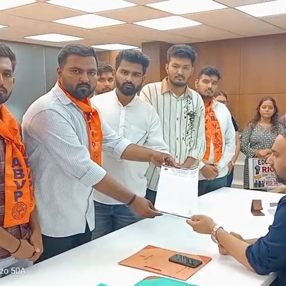 શિષ્યવૃત્તિ મુદ્દે ABVPની વિરોધ રેલી:મહેસાણામાં ABVPએ વિદ્યાર્થીઓની અટકેલી શિક્યવૃત્તિ મુદ્દે કલેક્ટરને આવેદનપત્ર પાઠવ્યું