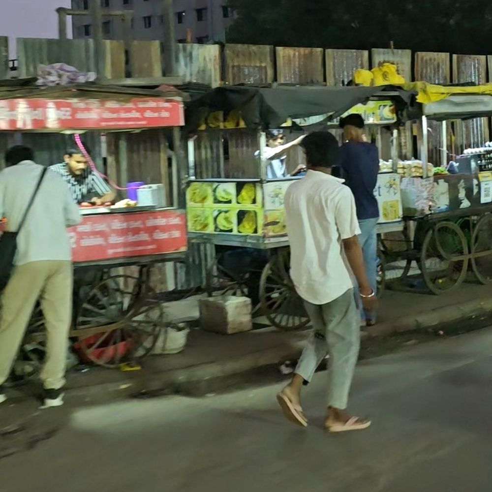 ભાજપના ધારાસભ્યોના ટ્રાફિક મુદ્દે કમિશનરને ઉપરાઉપરી પ્રશ્રો:કહ્યું-રોડ પરની ગેરકાયદે નોનવેજ-ઈંડાની લારીઓ દૂર કરો, કાલુપુર રેવડી બજાર પાસે શંકાસ્પદ પ્રવૃત્તિ બંધ કરાવો