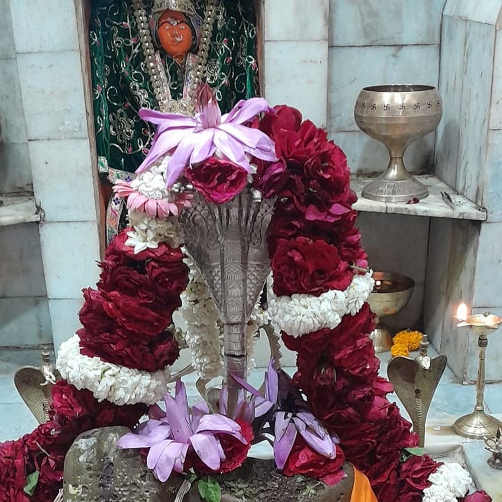 દ્વારકામાં ઈન્દ્રેશ્વર મહાદેવ: બ્રહ્મહત્યાના પાપમાંથી મુક્તિ અને શિવ-શક્તિનું અદ્ભુત સ્વરૂપ.