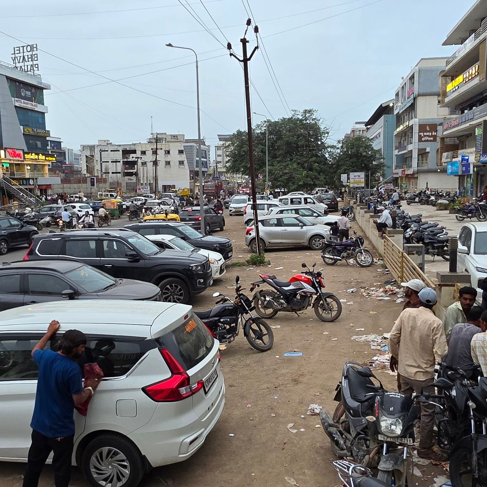 ઝાંઝરડા ચોકડીની હોસ્પિટલોને ટ્રાફીક પોલીસની નોટીસ: બેઝમેન્ટમાં જ પાર્કિંગ ફરજીયાત.