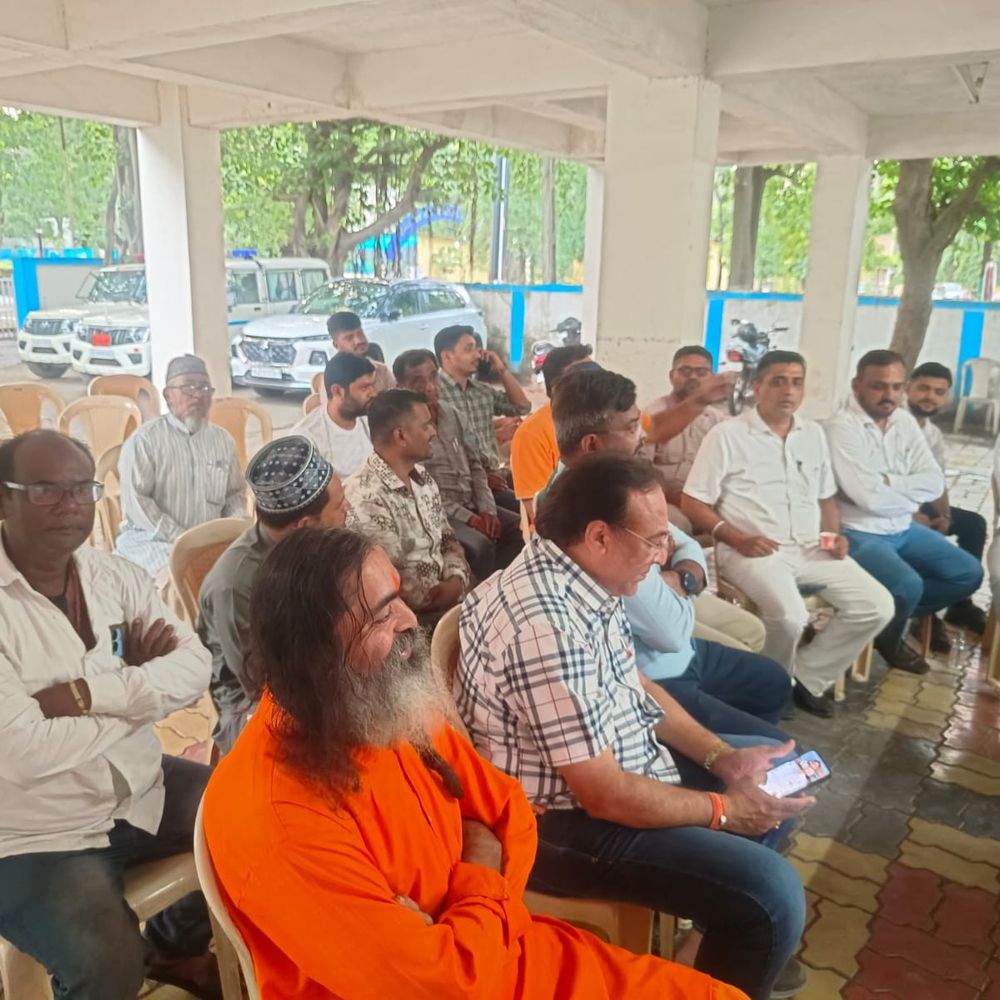 વ્યારામાં તહેવારો પહેલાં શાંતિ સમિતિની બેઠક:DySPના અધ્યક્ષસ્થાને કાયદો-વ્યવસ્થા જાળવવા પોલીસ-આગેવાનો વચ્ચે ચર્ચા