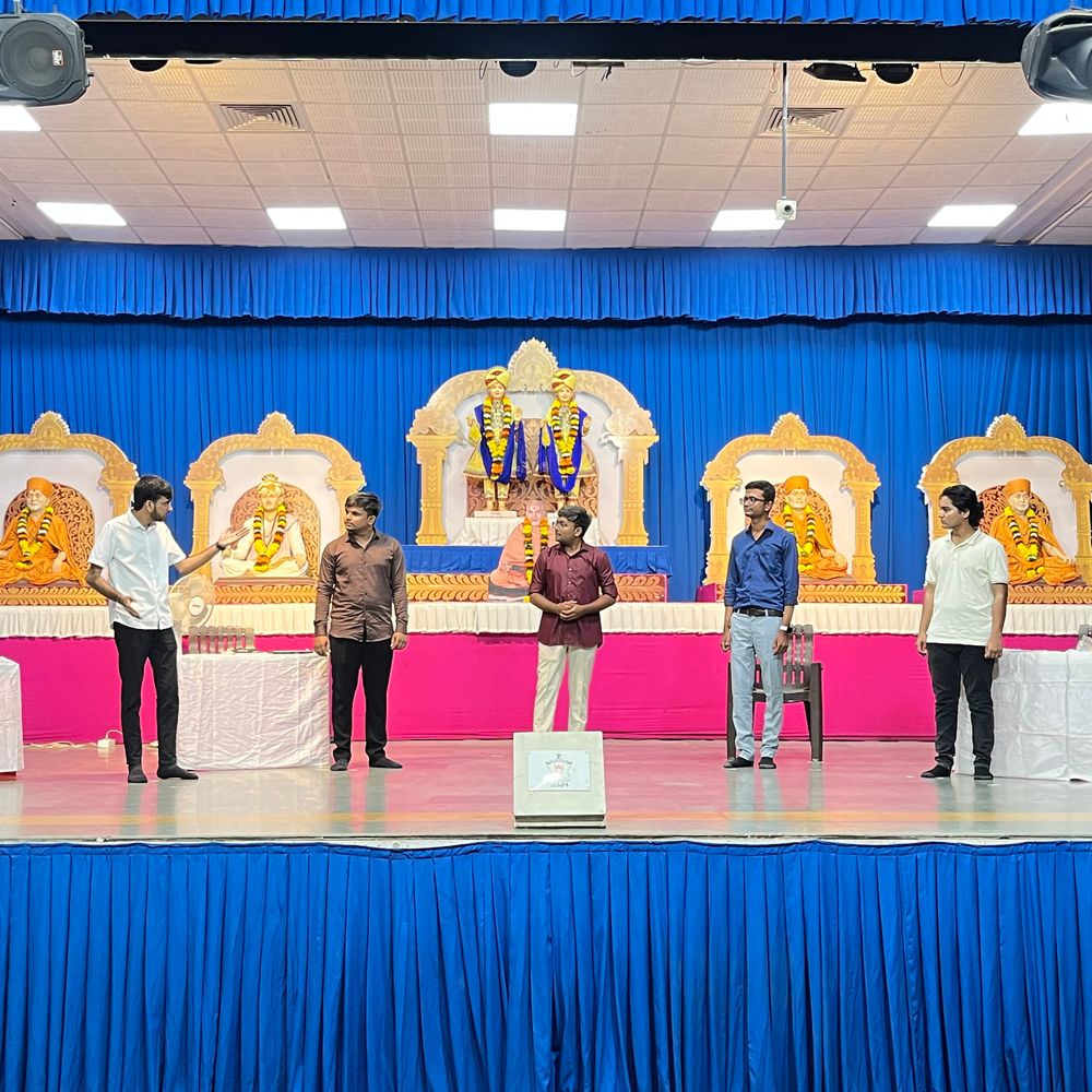 BAPS મંદિરે યુવા પારાયણ યોજાઈ, યુવાનોને પ્રેરણા:નવસારીના આઠ યુવક મંડળોમાં ત્રણ દિવસીય કાર્યક્રમ યોજાયો