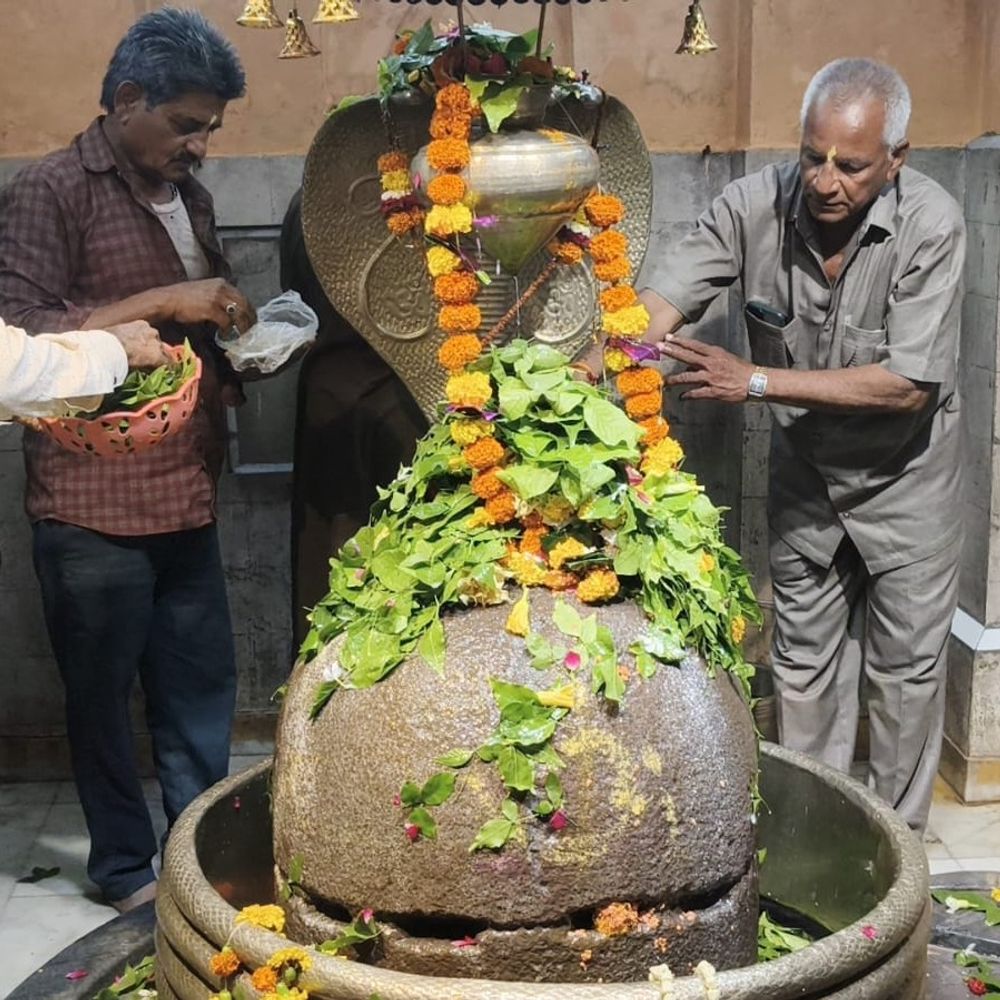 વેણી કન્યા શિવલિંગમાં સમાઈ, જાણો વેણેશ્વર મહાદેવની કથા:યવનોના આક્રમણથી બચવા મહાદેવે આપ્યું અભયદાન