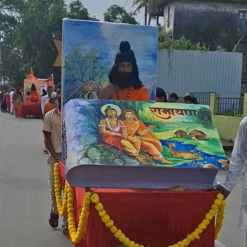 વલસાડમાં સંસ્કૃત યાત્રા યોજાઈ, 1500થી વધુ વિદ્યાર્થીઓ જોડાયા:શ્લોકોચ્ચારથી માર્ગો ગૂંજી ઉઠ્યા, સંસ્કૃત ભાષાનું મહત્વ દર્શાવાયું