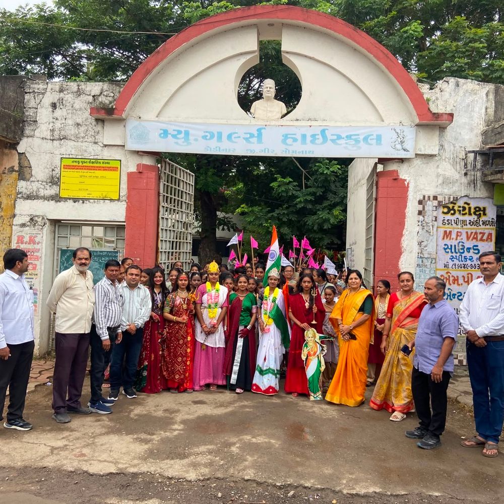 કોડીનારમાં સંસ્કૃત ગૌરવ યાત્રાનું આયોજન:શહેરની શાળા-કોલેજોના વિદ્યાર્થીઓ મોટી સંખ્યામાં જોડાયા