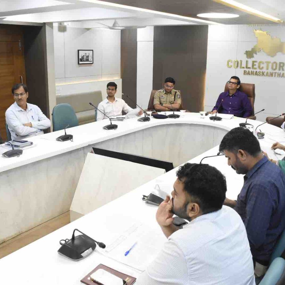 બનાસકાંઠામાં જિલ્લા સ્વાગત કાર્યક્રમ યોજાયો:કલેક્ટર મિહિર પટેલના અધ્યક્ષસ્થાને અરજદારોના પ્રશ્નોનું નિરાકરણ