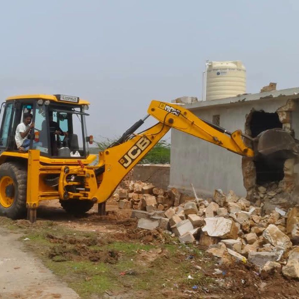 NH-27 અને NH-51 પર અનધિકૃત બાંધકામો પર તંત્રનું મેગા ડિમોલિશન: ગેરકાયદે દબાણો દૂર કરાયા