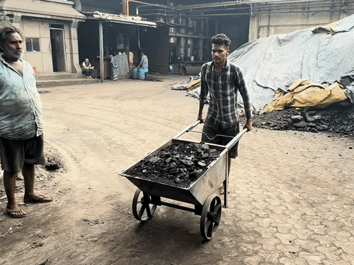 દિવાળી પહેલાં કાપડ ઉદ્યોગ પર ભાવવધારાનો માર.