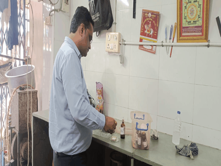 કાજુ કતરીમાં ચાંદીની જગ્યાએ ધાતુની વરખનો ઉપયોગ:કાલુપુરના કનૈયાલાલ માવા વાળાનું કારસ્તાન, AMC ફૂડ વિભાગની ભેળસેળિયા વેપારી સામે કાર્યવાહી