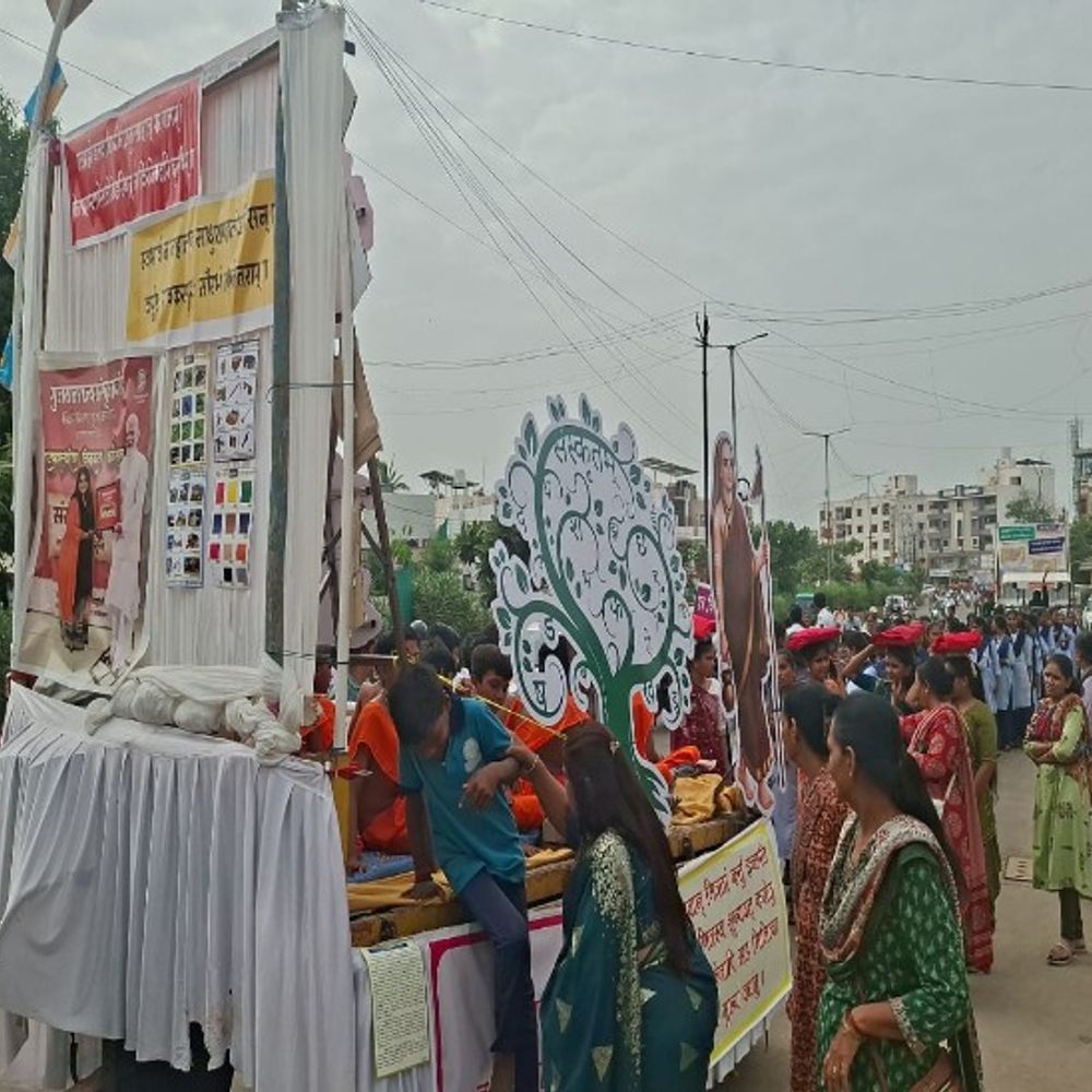 યાત્રાના આકર્ષણ આયુર્વેદ, જ્યોતિષ અને કર્મકાંડ વિજ્ઞાનના આકર્ષક ટેબ્લો:ભાવનગરમાં ભવ્ય "સંસ્કૃત ગૌરવ યાત્રા" સાથે "સંસ્કૃત સપ્તાહ મહોત્સવ"નો પ્રારંભ, જિલ્લામાંથી 1200 વિદ્યાર્થીઓ અને 100થી વધુ શિક્ષકો ઉત્સાહભેર જોડાયા