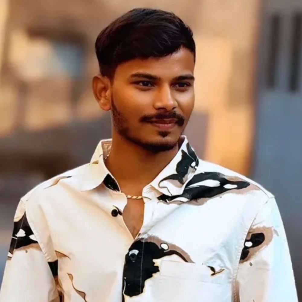 બીમારીથી કંટાળી વૃધ્ધે 12મા માળેથી છલાંગ લગાવી:માતા-પિતાના એકના એક પુત્રએ ગળેફાંસો ખાંધો, ડાયાબિટીસથી કંટાળી યુવકે ઝેર ગટગટાવ્યું; શહેરમાં આપઘાતના ત્રણ બનાવ