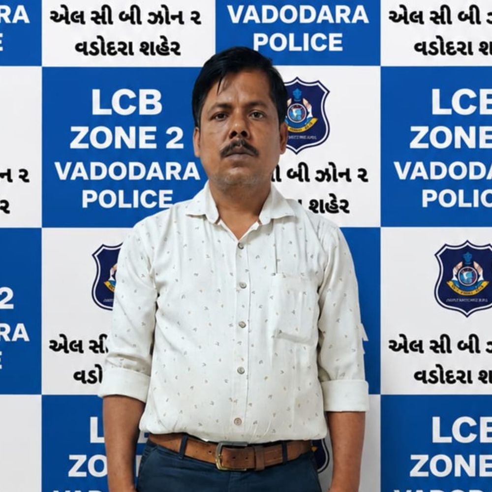 વડોદરામાં ડિગ્રી વગરનો બોગસ ડોક્ટર ઝડપાયો:પ્રોમીલા ક્લિનિકમાં LCB ઝોન 2ની રેડમાં કફ સિરપ, 162 ઇન્જેક્શન સહિત 1.18 લાખ રૂપિયાનો મુદ્દામાલ જપ્ત, 10 પાસ બોગસ ડોક્ટર 15 વર્ષથી લોકોના આરોગ્ય સાથે