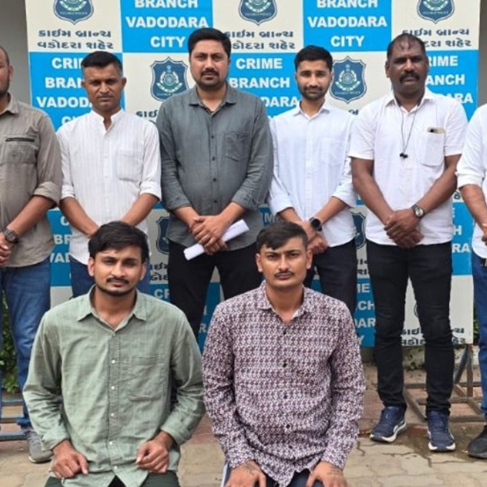 ગુજસીટોક સહિત 3 ગુનામાં નાસતા ફરતા 2 ઝડપાયા:મુખ્ય સૂત્રધાર હિમાંશુ સામે અગાઉ 16 ગુના નોંધાયેલા છે, 3 વખત પાસા હેઠળ જેલવાસ ભોગવી ચૂક્યો છે