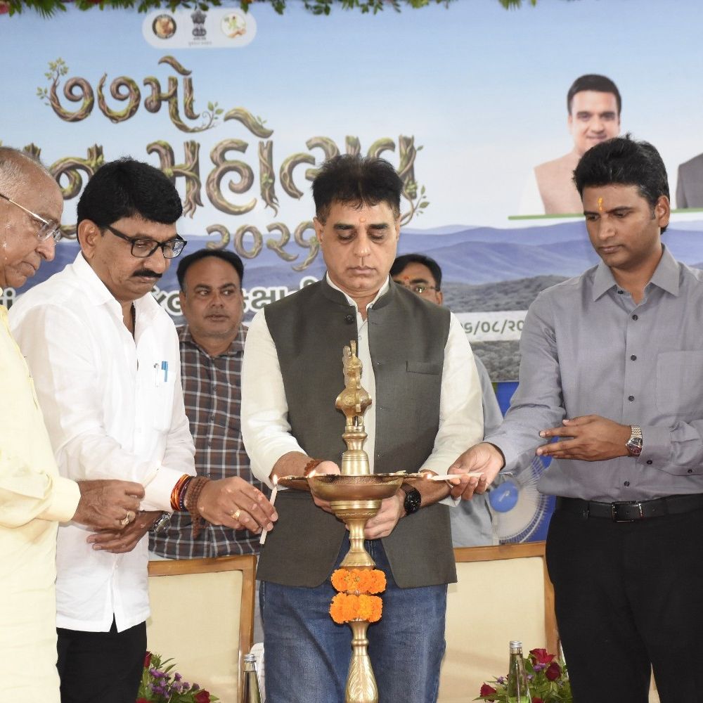 ગાંધીનગરમાં 77મા વન મહોત્સવની ભવ્ય ઉજવણી:આરોગ્ય મંત્રીએ વૃક્ષરથને લીલી ઝંડી આપી પ્રસ્થાન કરાવ્યું
