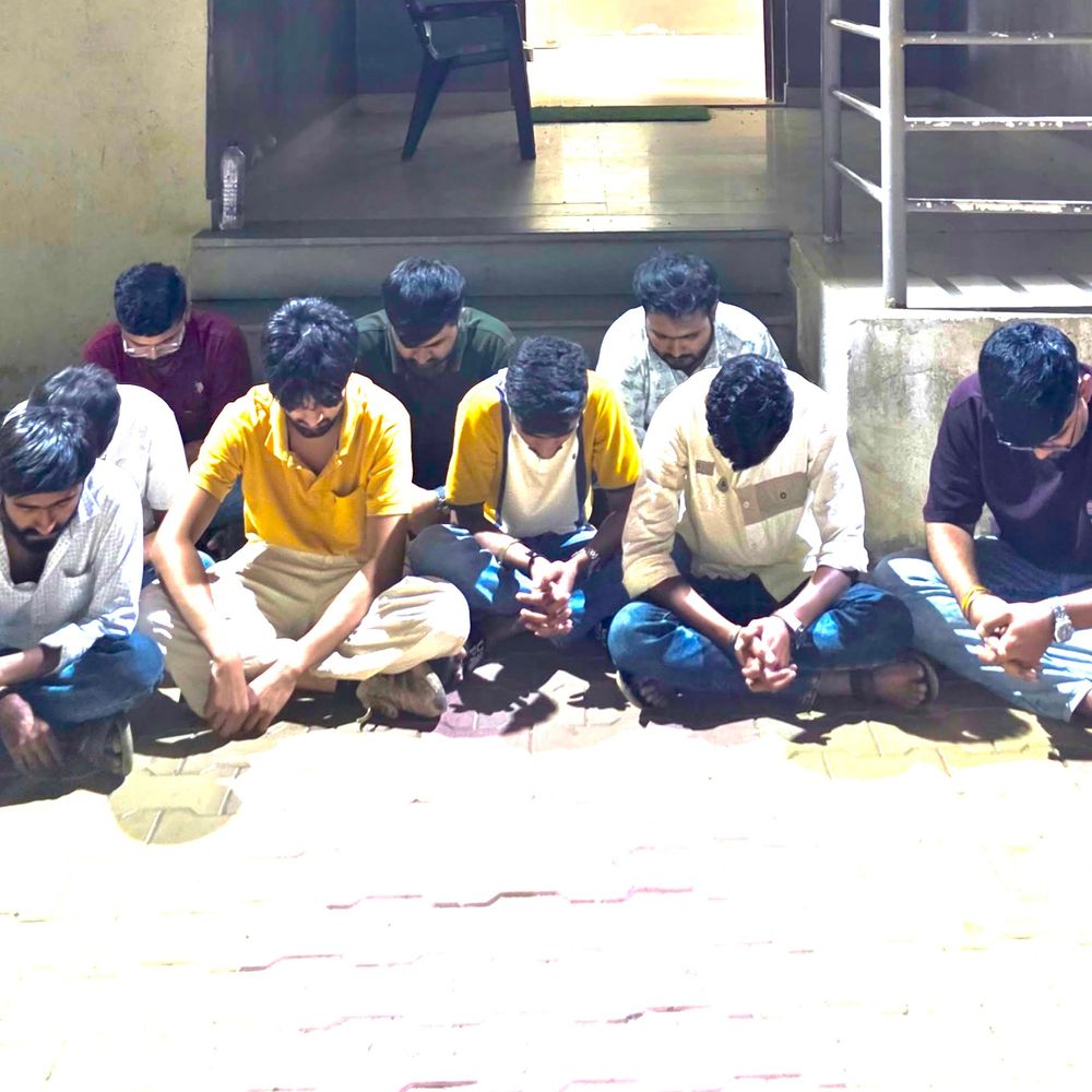 LCBએ જાબુંડી વાડીમાં જુગાર પર દરોડો પાડ્યો:9 શખ્સોની ધરપકડ, નવ મોબાઇલ ફોન સહિત ₹60,100ના મુદ્દામાલ જપ્ત