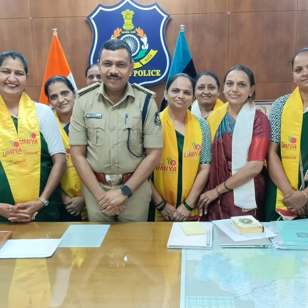 VUF અરવલ્લી ટીમે રક્ષાબંધનની ઉજવણી કરી:SP, DYSP અને જિલ્લા પંચાયત કર્મચારીઓને રાખડી બાંધી