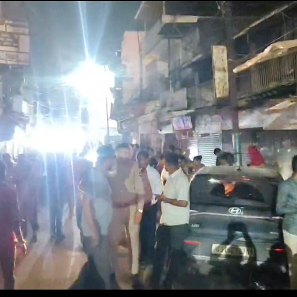ભરૂચમાં કારચાલકે ચાર લોકોને અડફેટે લીધા:ધોળીકુઈમાં અકસ્માત બાદ કારની એર બેગ ખુલી, ડ્રાઈવર નશામાં ધૂત હોવાનો આક્ષેપ