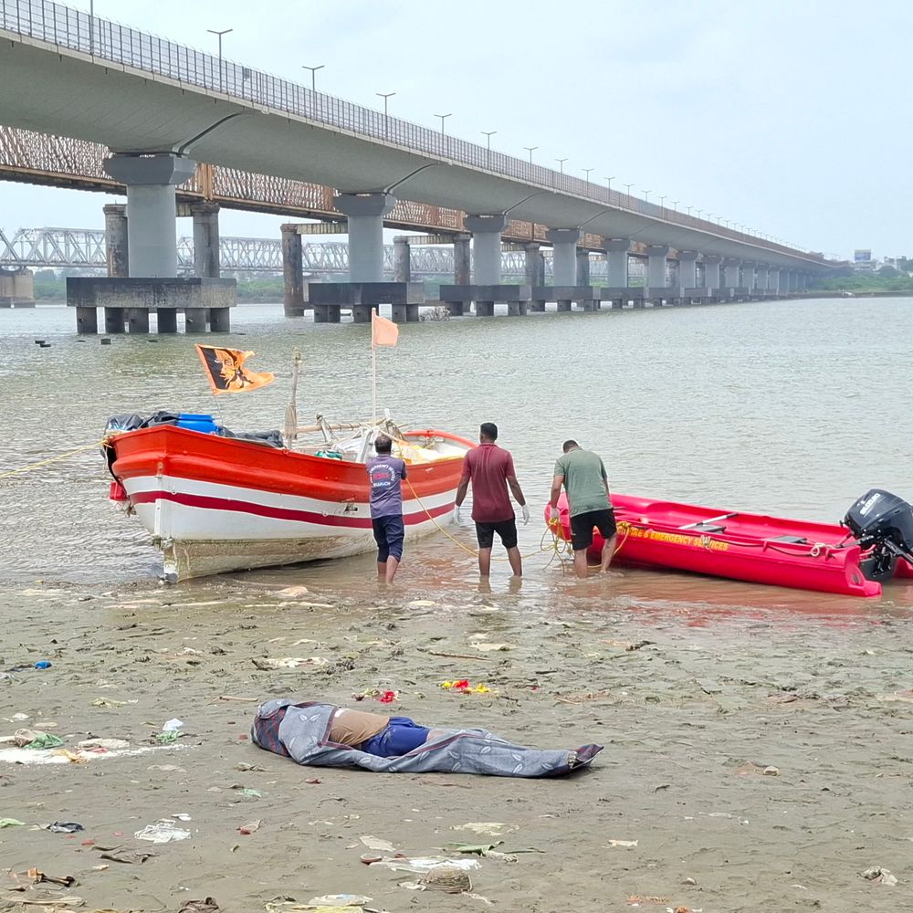 ભરૂચના ઝાડેશ્વરમાંથી ગુમ 14 વર્ષીય કિશોરનો મૃતદેહ મળ્યો:ગોલ્ડન બ્રિજના સામે કાંઠેથી લાશ મળી, જૂના સરદાર બ્રિજ પર સાયકલ મળતાં નદીમાં પડ્યાની આશંકા