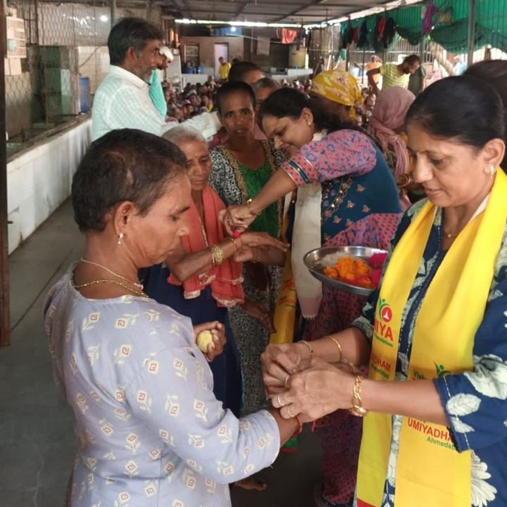 વિશ્વ ઉમિયા ફાઉન્ડેશન યુવા મહિલા સંગઠન:500 મનો દિવ્યાંગ ભાઈઓ સાથે રક્ષાબંધન પર્વની ઉજવણી