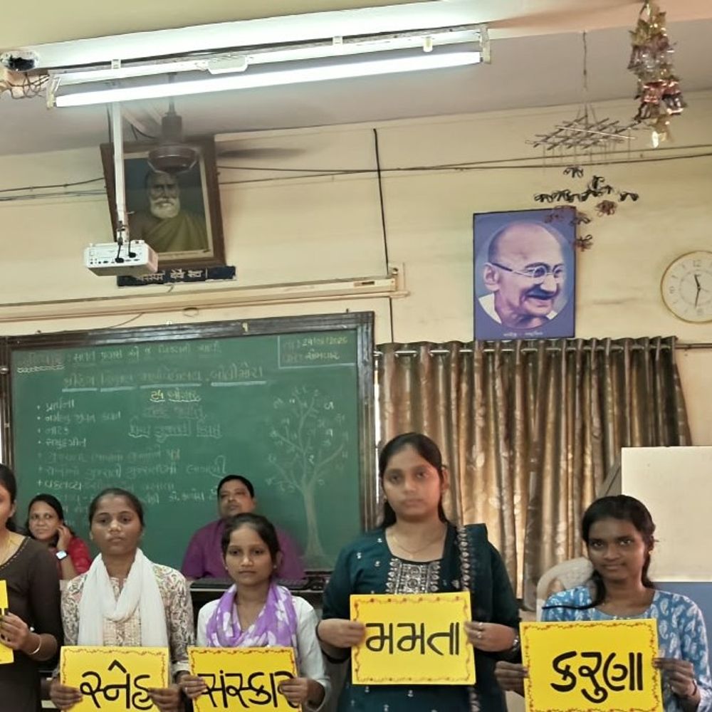 બીલીમોરા શ્રીરંગ મહાવિદ્યાલયમાં માતૃભાષા દિવસ ઉજવાયો:બીકે મંડળના ચેરમેન નરેશ નેમાણી, મંત્રી ઉદય પટેલની ઉપસ્થિતિ